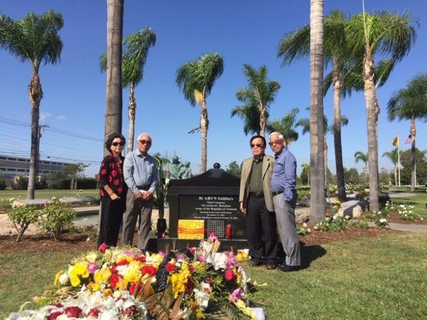 Duong v Chanh thăm mộ 624x468