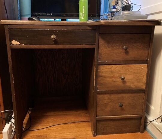 Thuy Nhu Cai ban go tu Manzanar.1 1 540x463